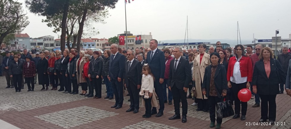 23 Nisan'da Ata'ya Saygı Töreni Kutlandı