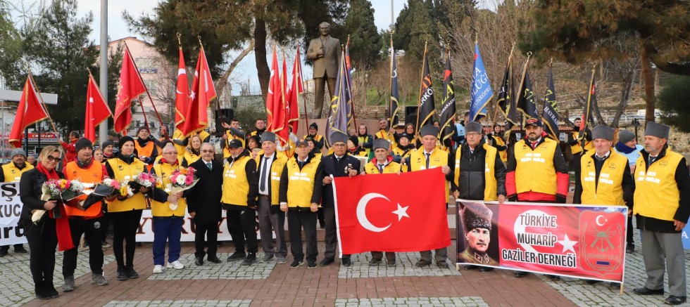 57. Alay Çiçeklerle Karşılandı