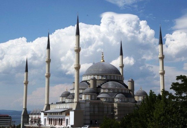 6 Minareli Üniversite Ulu Camii Günü Açılıyor