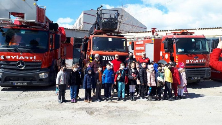75. Yıl Cumhuriyet Okulu Öğrencilerinden İtfaiyeye Ziyaret