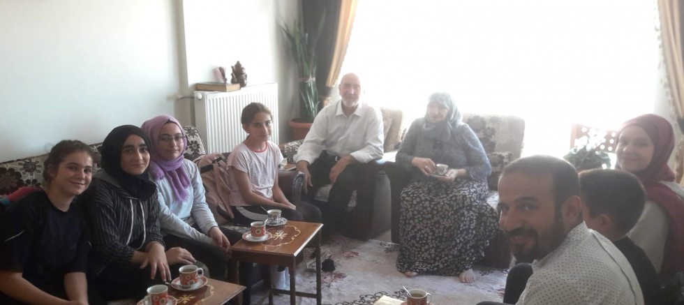 AİHLÖğrencilerinden Yaşlılara Ziyaret
