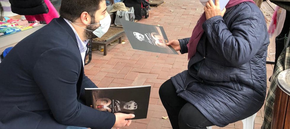 AK Parti Atatürk Posteri Dağıttı