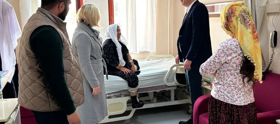 AK Parti’den Hastanede Tedavi Gören Hastalara Ziyaret