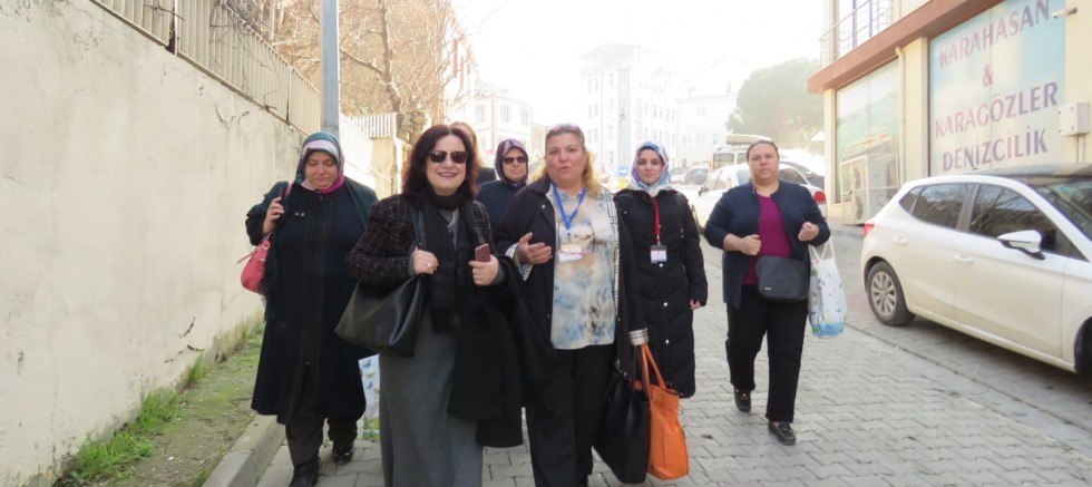 AK PARTİ İLÇE KADIN KOLLARINDAN  ALEADDİN MAHALLESİNDEKİ EVLERE ZİYARET