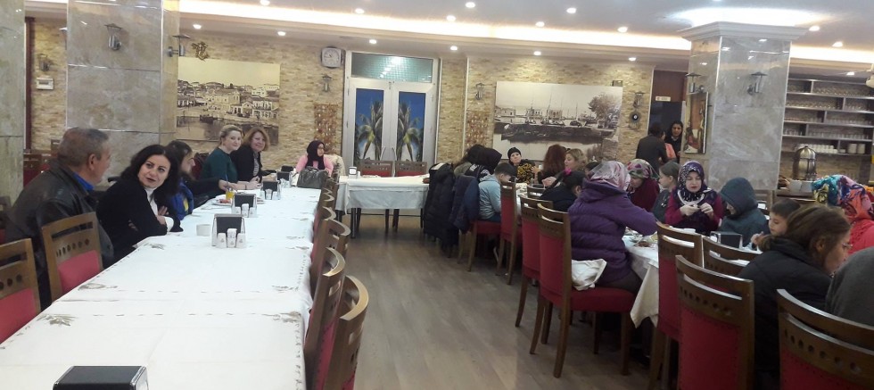 AK PARTi iLÇE KADIN KOLLARINDAN KAHVALTI