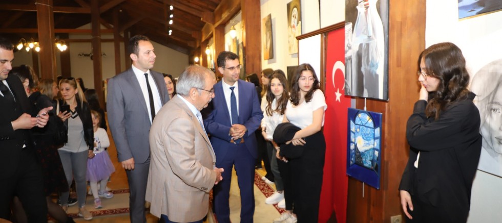 Anadolu Lisesi’nin Resim Sergisi Açıldı