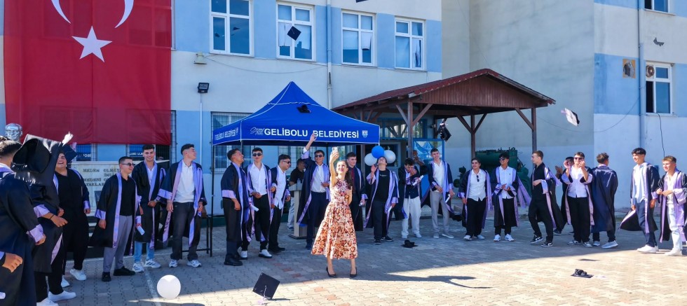 Armatör Yakup Aksoy Denizcilik MTAL’de Mezuniyet Coşkusu