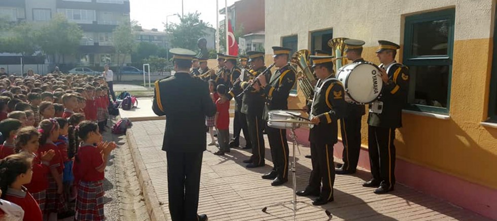 Askeri Bando’dan Öğrencilere Konser
