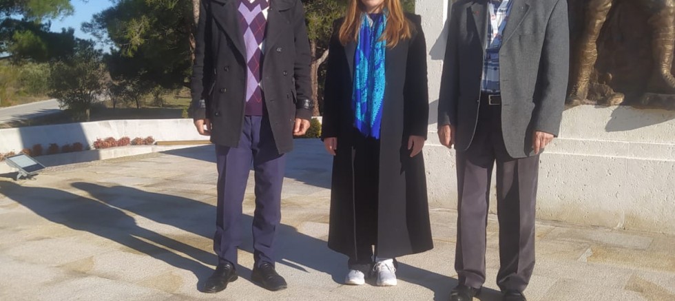 Azerbaycanlı Sanatçıya Şehitlikte Anlamlı Sürpriz