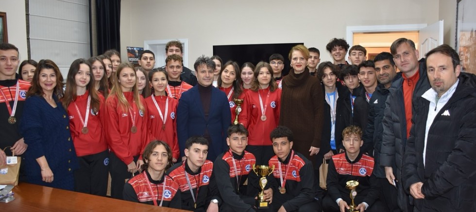 Başarılı Sporculardan Başkan Soyuak’a Ziyaret
