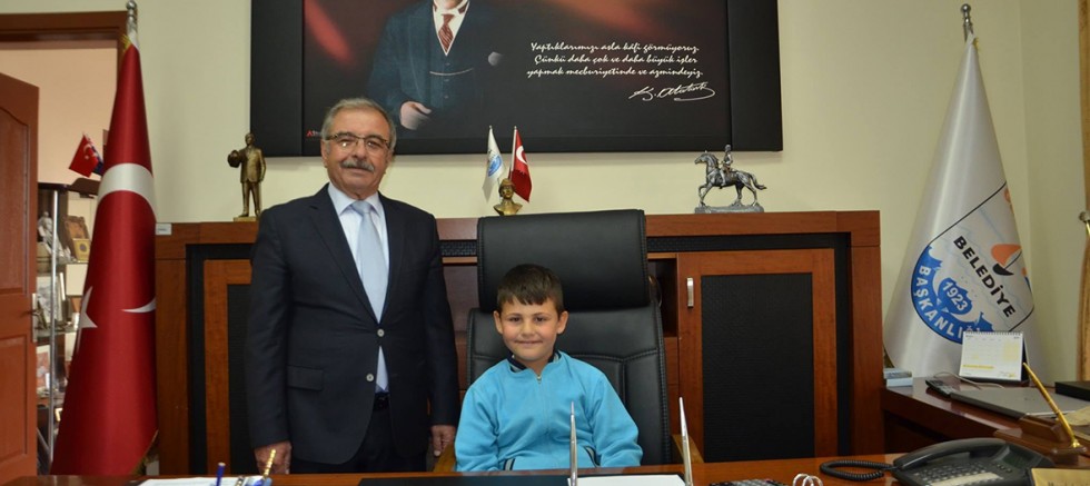Başkan Koltuğunu Çocuklara Bıraktı