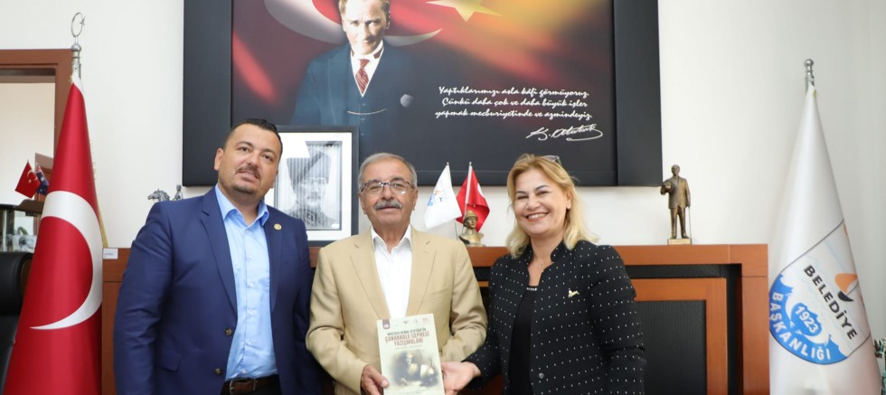 Başkan Özacar’a Kitap Hediye Edildi