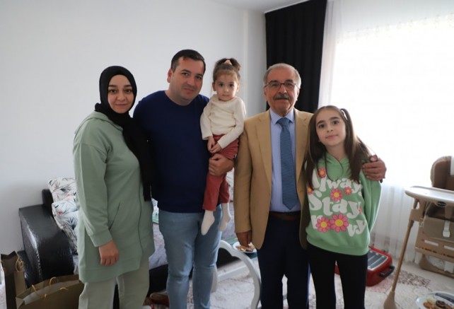 Başkan Özacar’dan Minik Merve’ye Ziyaret