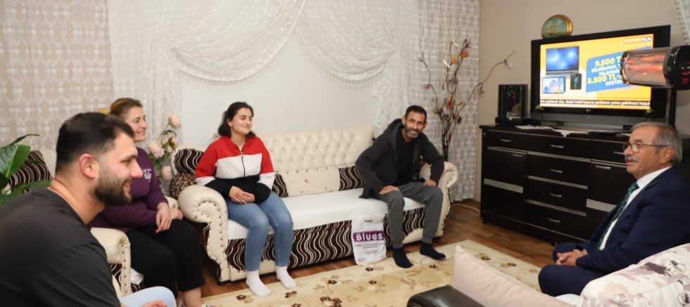 Başkan Özacar, Ev Ziyaretlerini Sürdürüyor