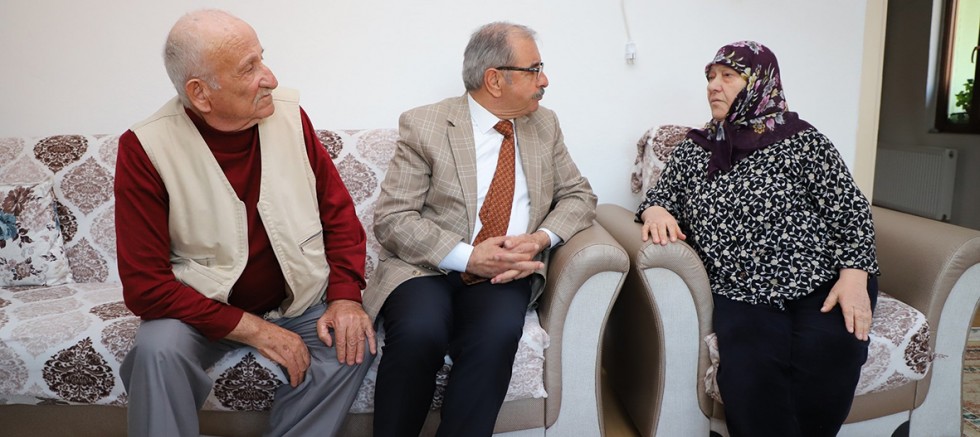 Başkan Özacar, Ev Ziyaretlerini Sürdürüyor