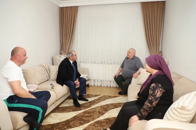 Başkan Özacar’ın Ev Ziyaretleri Sürüyor