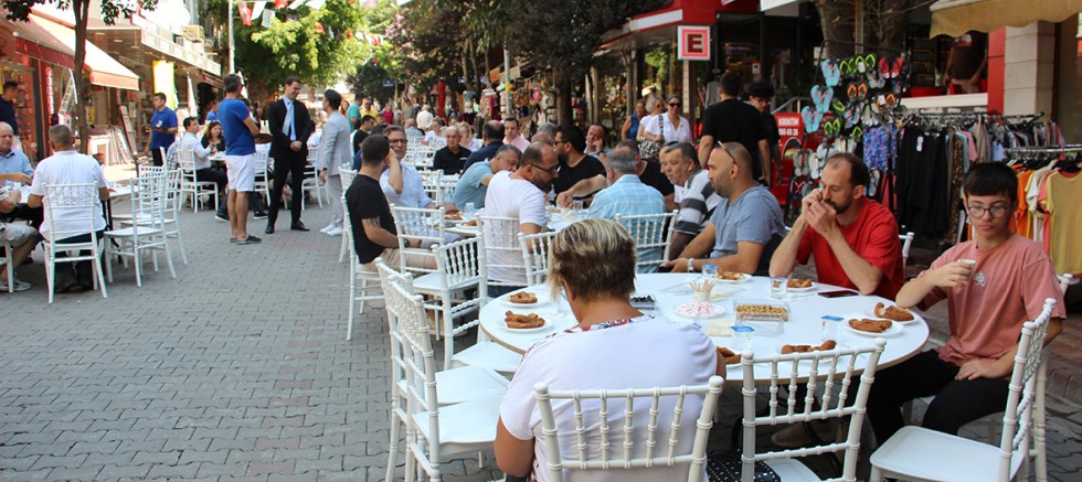 Başkan Soyuak, Esnafla Kahvaltıda Buluştu
