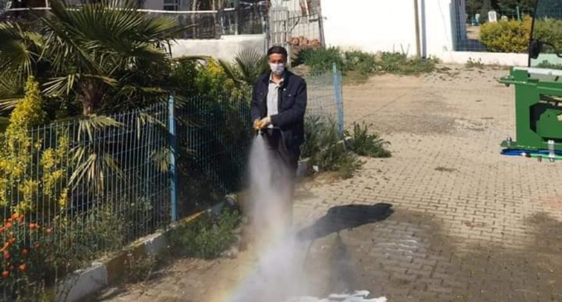 Bayırköy Muhtarı Dezenfekte İşlemlerini Gerçekleştiriyor