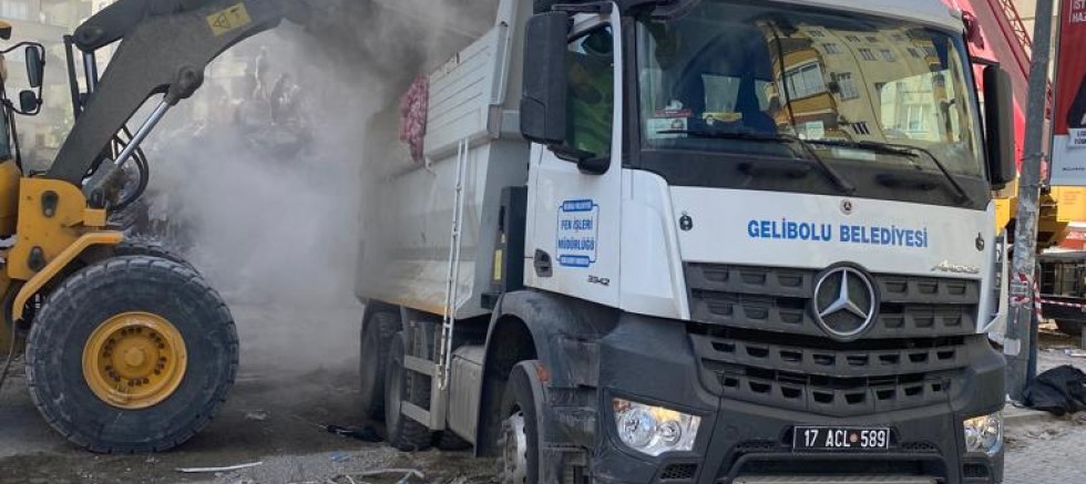 Belediye Araçları Deprem Bölgesinde Çalışmaya Başladı