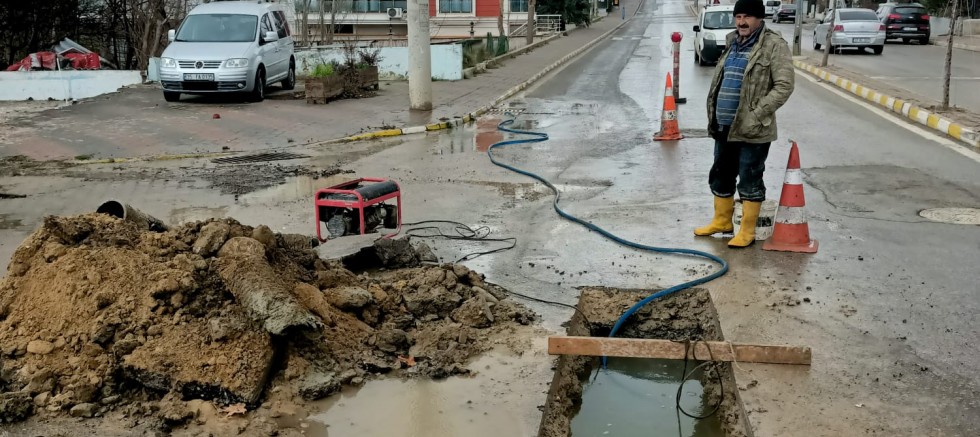 Belediye Ekipleri Kanal Temizliğini Yoğunlaştırdı