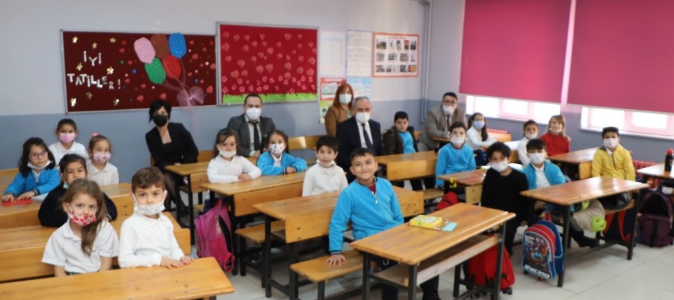 Belediyeden Öğrencilere Tatil Hediyesi