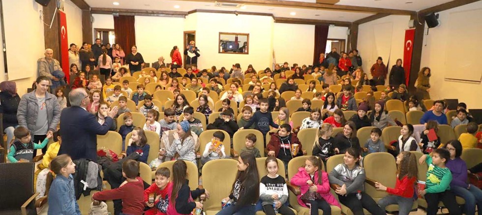 Belediyeden Öğrencilere Yarıyıl Tatili Hediyesi