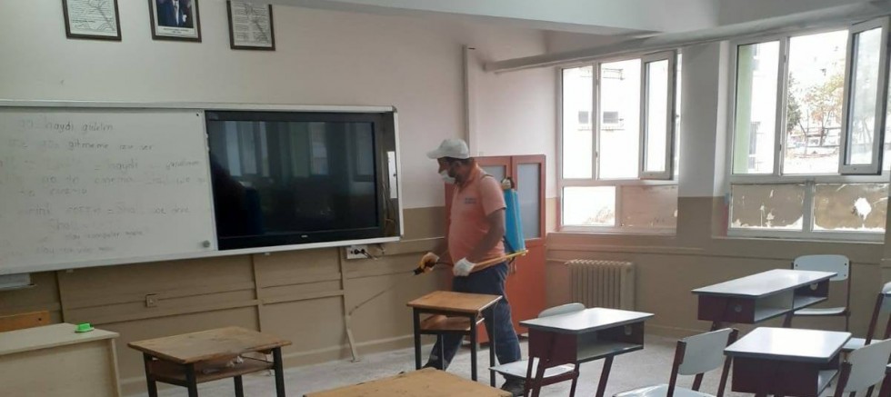 Belediyeden Okullarda Dezenfekte Çalışması