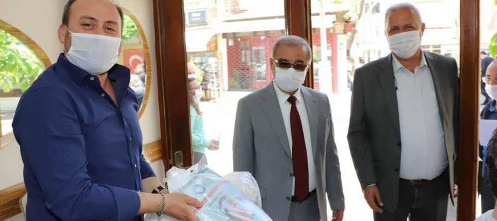 Berber ve Kuaförlere Maske Dağıtıldı