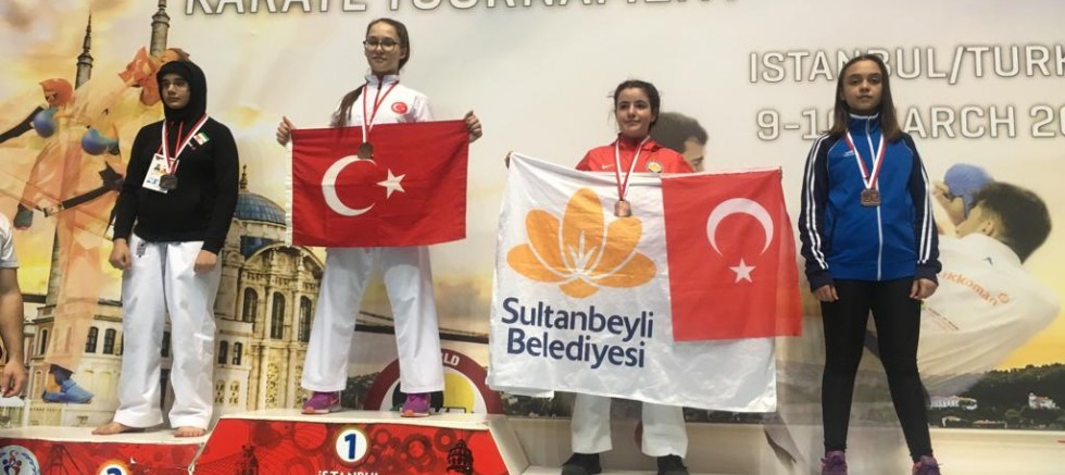 BETÜL ÇAKIR'DAN ULUSLAR  ARASI BOGAZİÇİ KARATE TURNUVASINDAN 3.LÜK