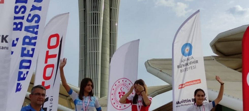 Bisikletçilerimiz Yarışmadan Madalya İle Döndüler