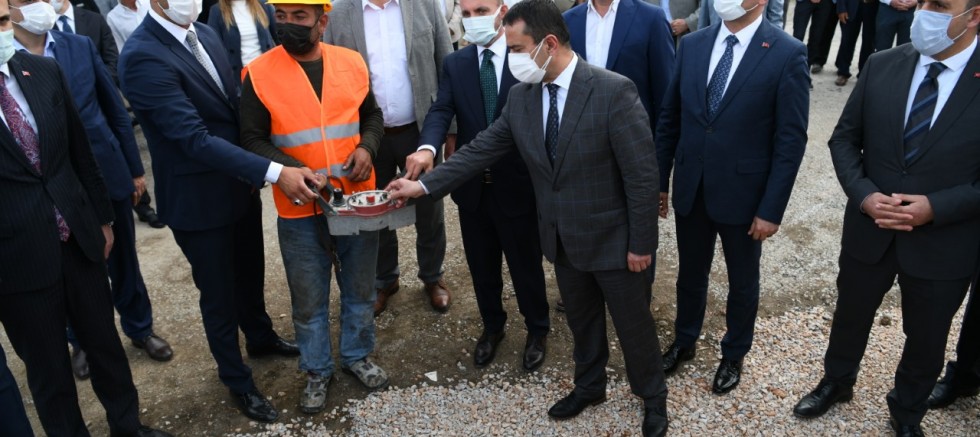 ‘Çanakkale’deki Tüm Kamu Binalarını Yenileme Gayretindeyiz’