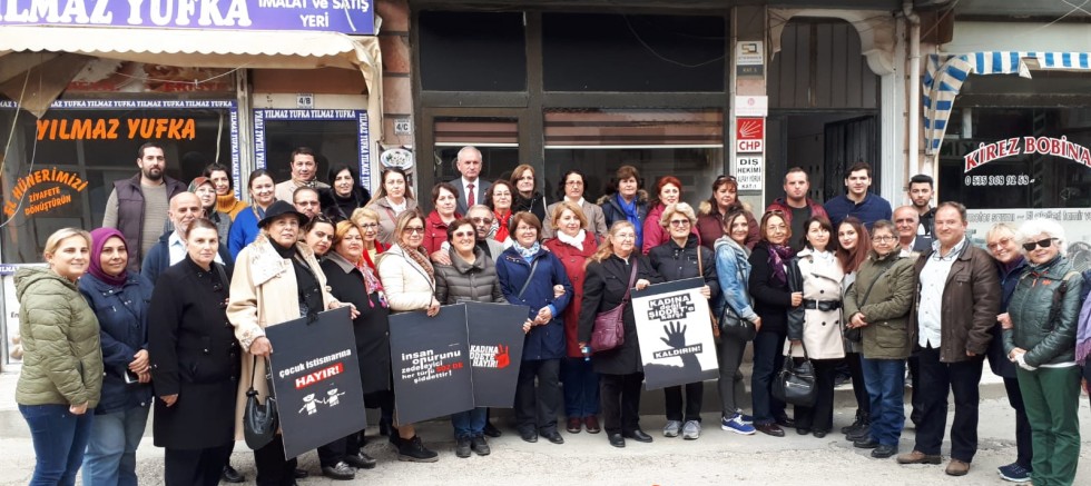 CHP iLÇE YÖNETiMiNDEN  “KADINA ŞiDDETE HAYIR”