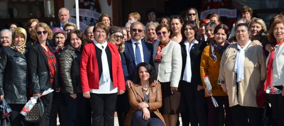 CHP ‘Lİ KADINLARDAN KADINLAR GÜNÜNE      ÖZEL KAHVALTI