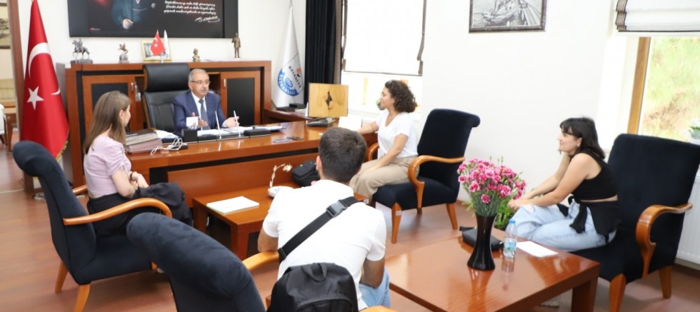 ÇOMÜ Öğrencilerinden Başkan Özacar’a Ziyaret