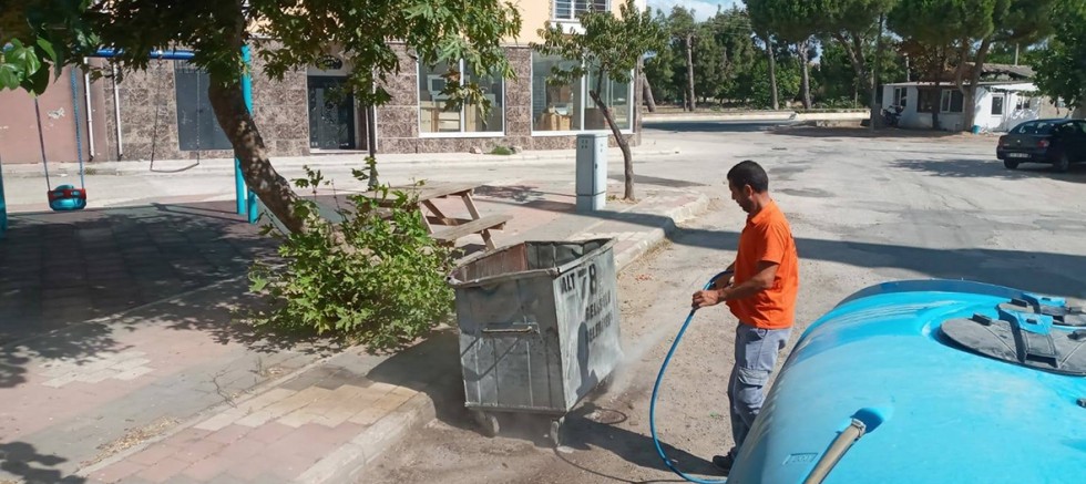 Çöp Konteynerleri Dezenfekte Ediliyor