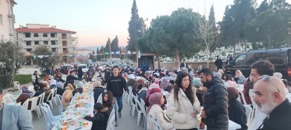 DEM Parti’nin İftar Yemeği Mitinge Dönüştü