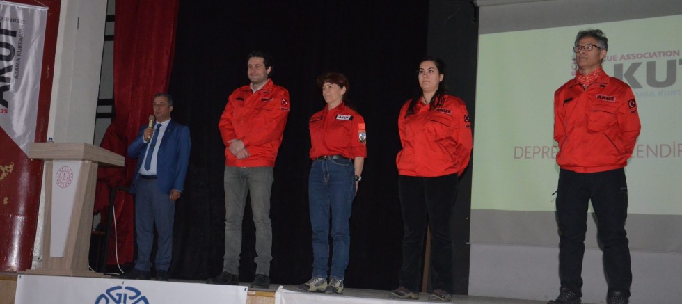 Deprem Bilinçlendirme Semineri Gerçekleştirildi