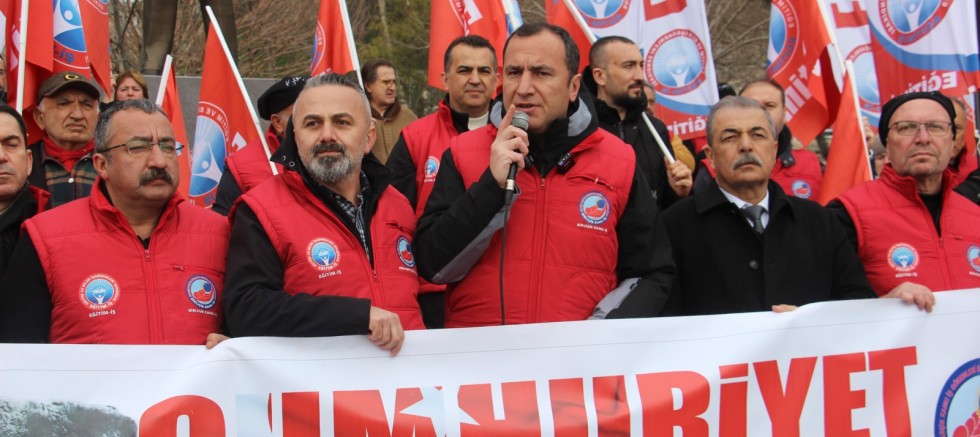 Eğitim-İş’ten İlçemizde Cumhuriyet ve Emek Yürüyüşü