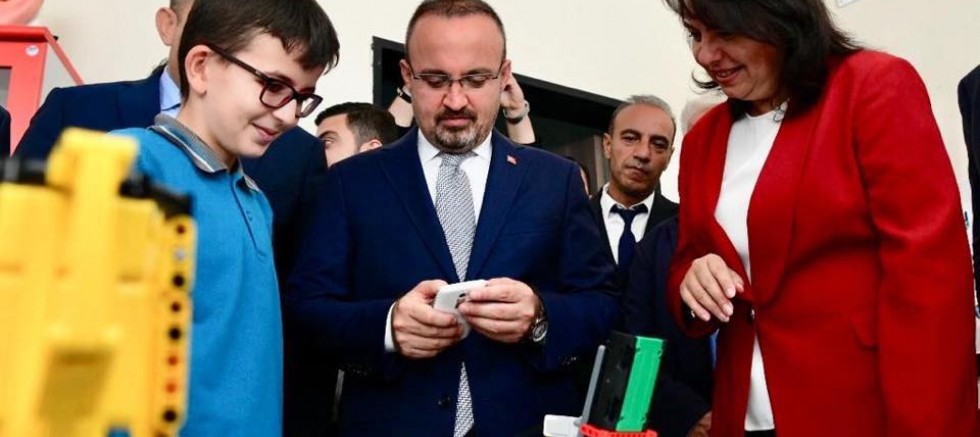 Eğitimi Dünya Standartlarına Çıkarmaya Devam Ediyoruz