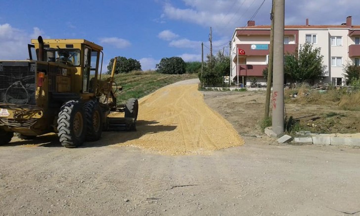 EĞRiTAŞ BöLGESiNDE YOLLARDA iYiLEŞTiRME ÇALIŞMALARI YAPILIYOR