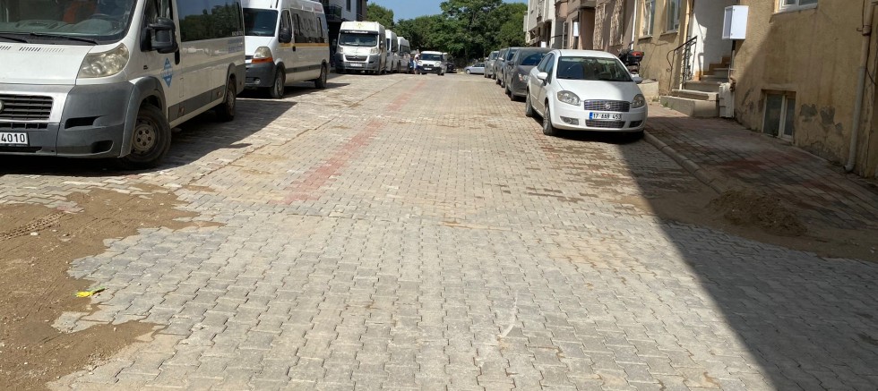 Ekipler, Yolları Yıkayarak Kumları Temizledi