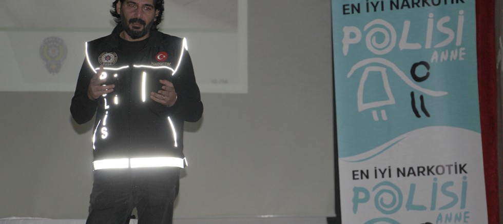 “En İyi Narkotik Polisi Anne” Konulu Sunum