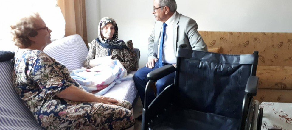 ENGELLi VATANDAŞLARA  TEKERLEKLi SANDALYE