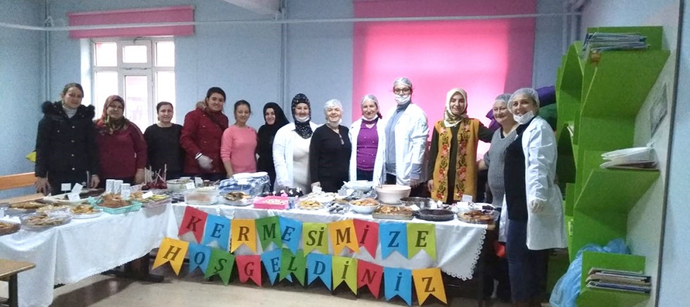 Eşref Bitlis İlkokulu Kermes Düzenledi