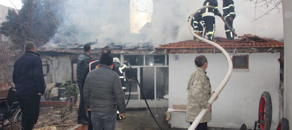 Evde Çıkan Yangın Korkuttu
