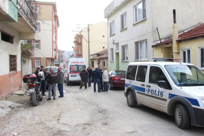 Evinde ölü bulundu