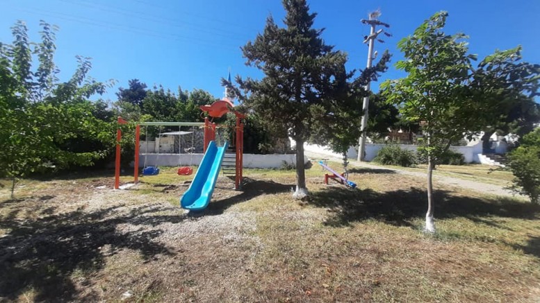 Evreşe Belediyesi’nden Adilhan Köyüne Çocuk Parkı