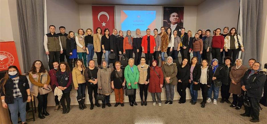 Evreşe’de Kadın Çiftçilere Eğitim Verildi