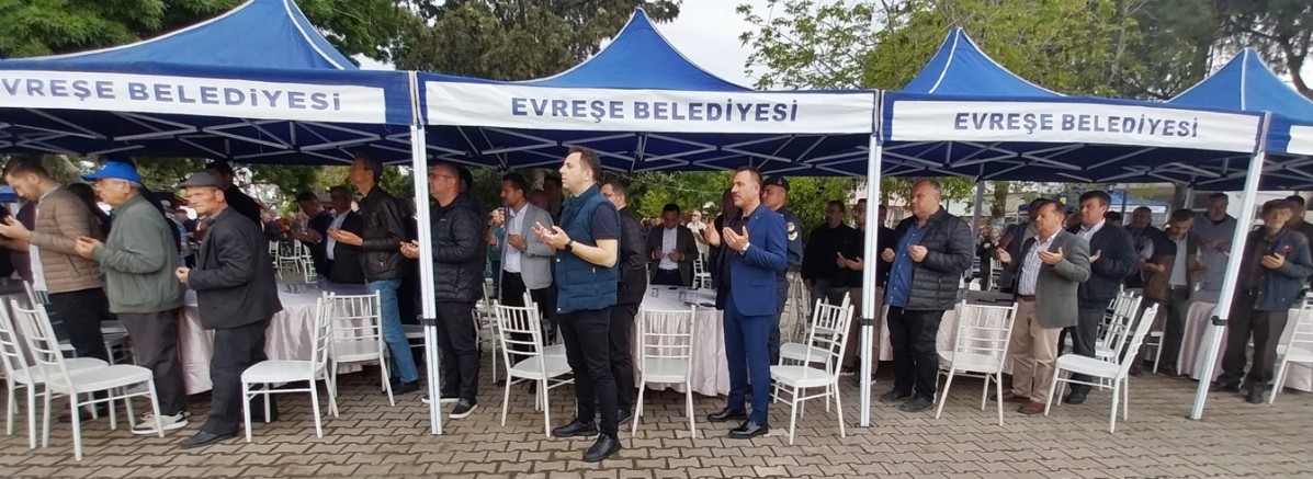 Evreşe’de Yağmur ve Şükür Duası Yapıldı