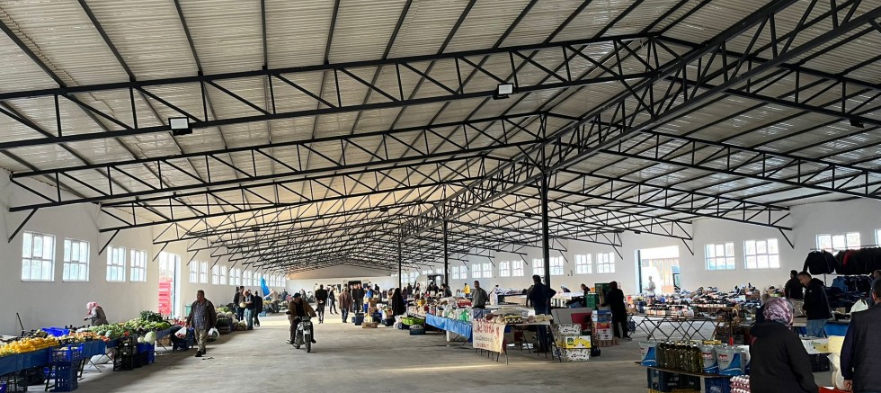 Evreşe Kapalı Pazar Yeri Açıldı